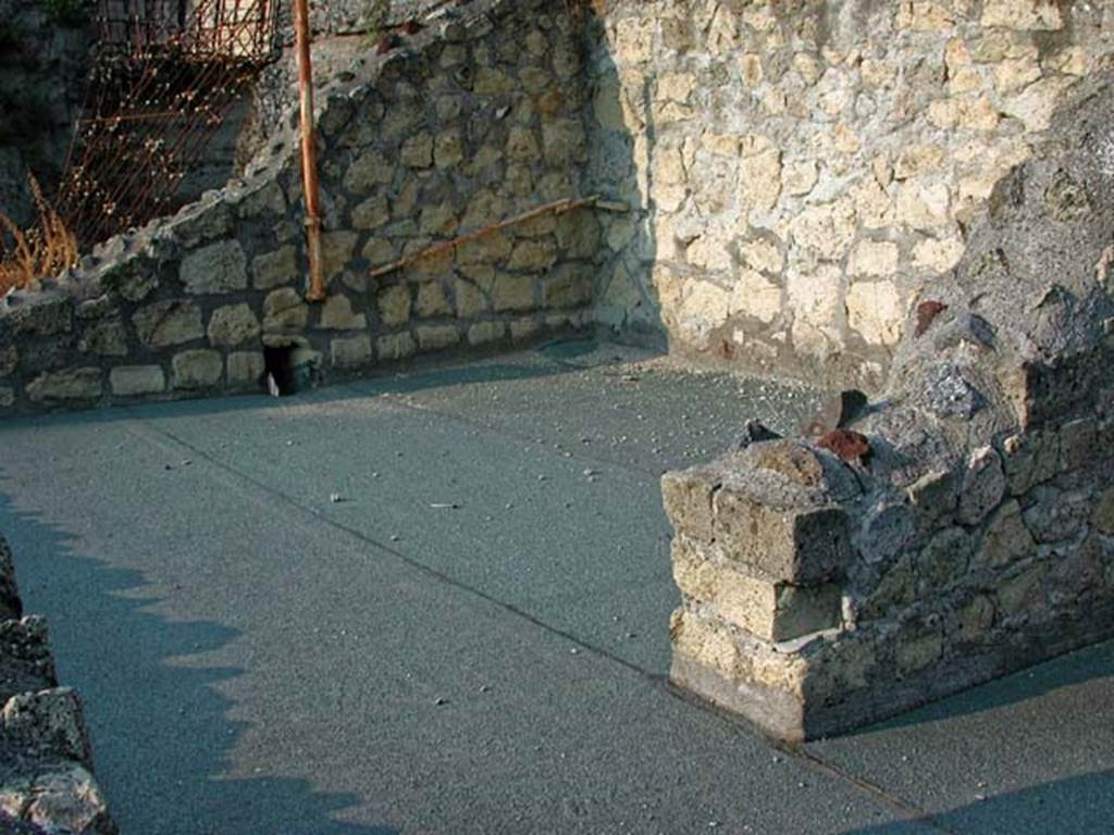VI.15, Herculaneum. September 2003. Upper floor. Photo courtesy of Nicolas Monteix.